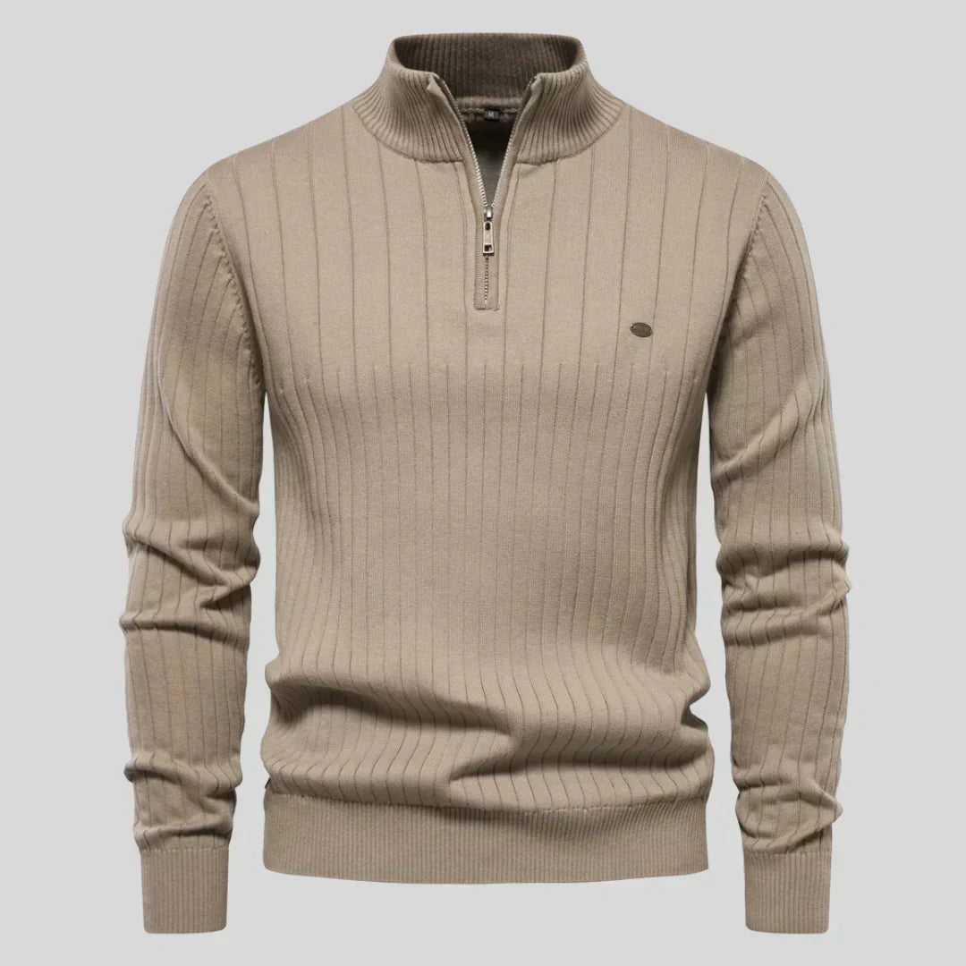 Martin – Eleganten Pulover z Zadrgo pri Vratu
