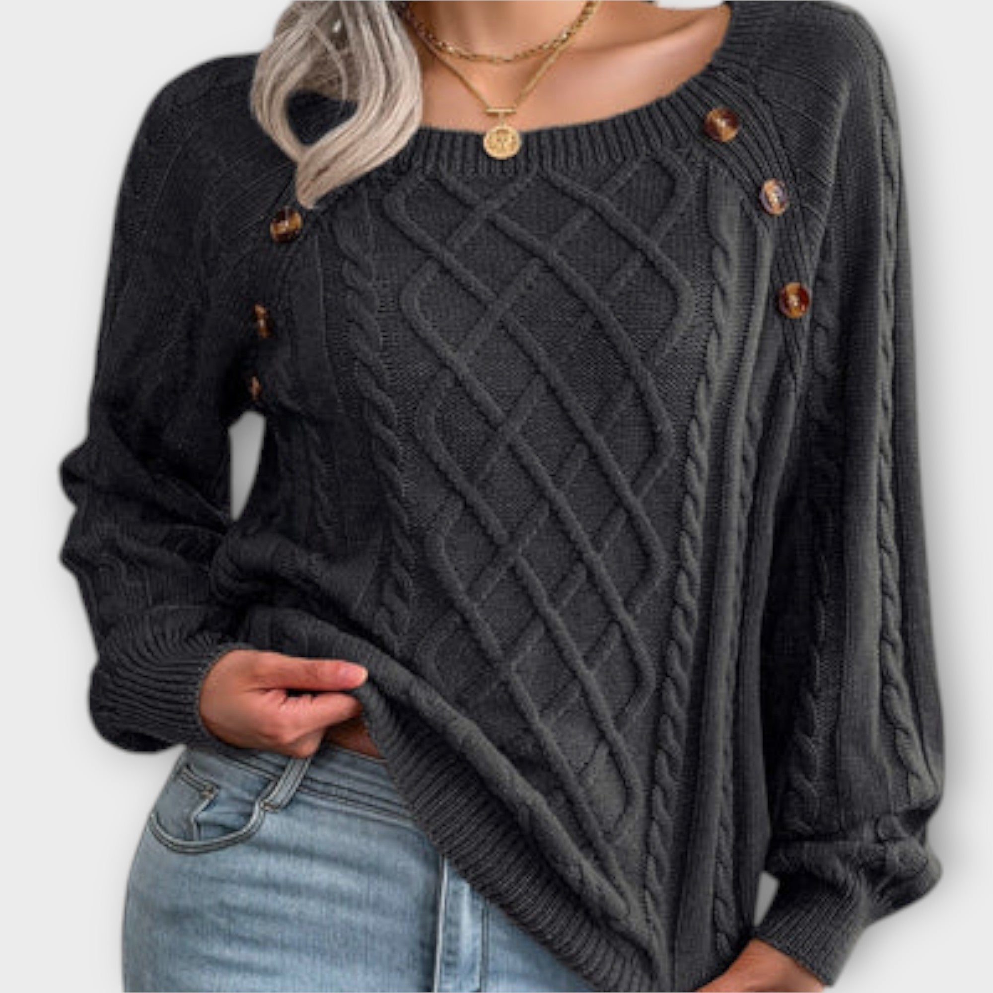 Eleganten pulover z pletenim vzorcem – z gumbi